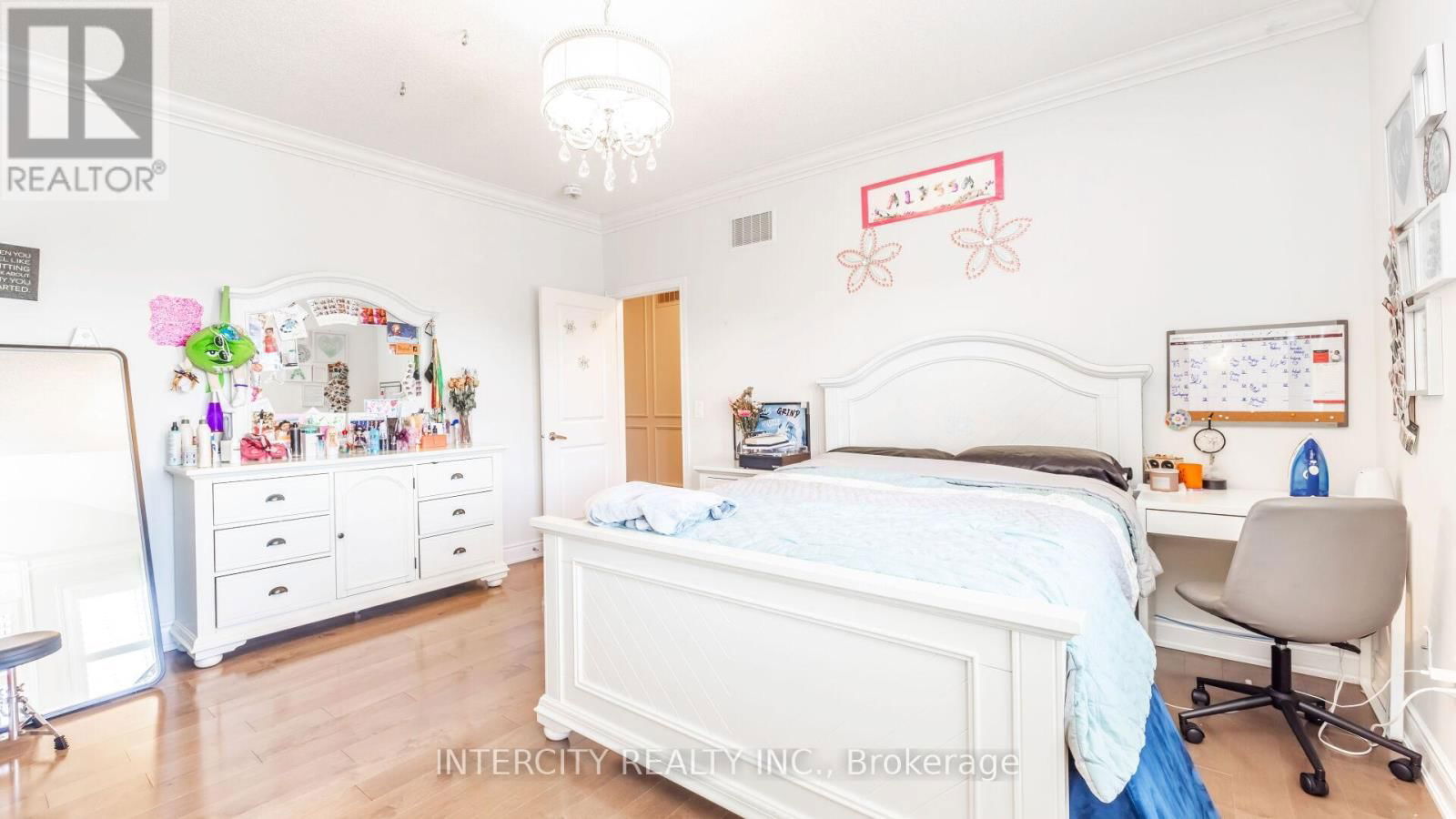 58 BANSBURY CIRCLE Image 30