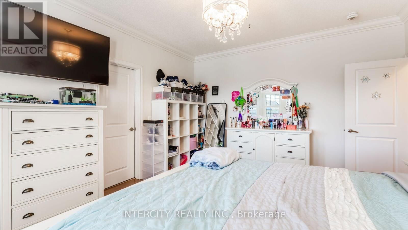58 BANSBURY CIRCLE Image 31