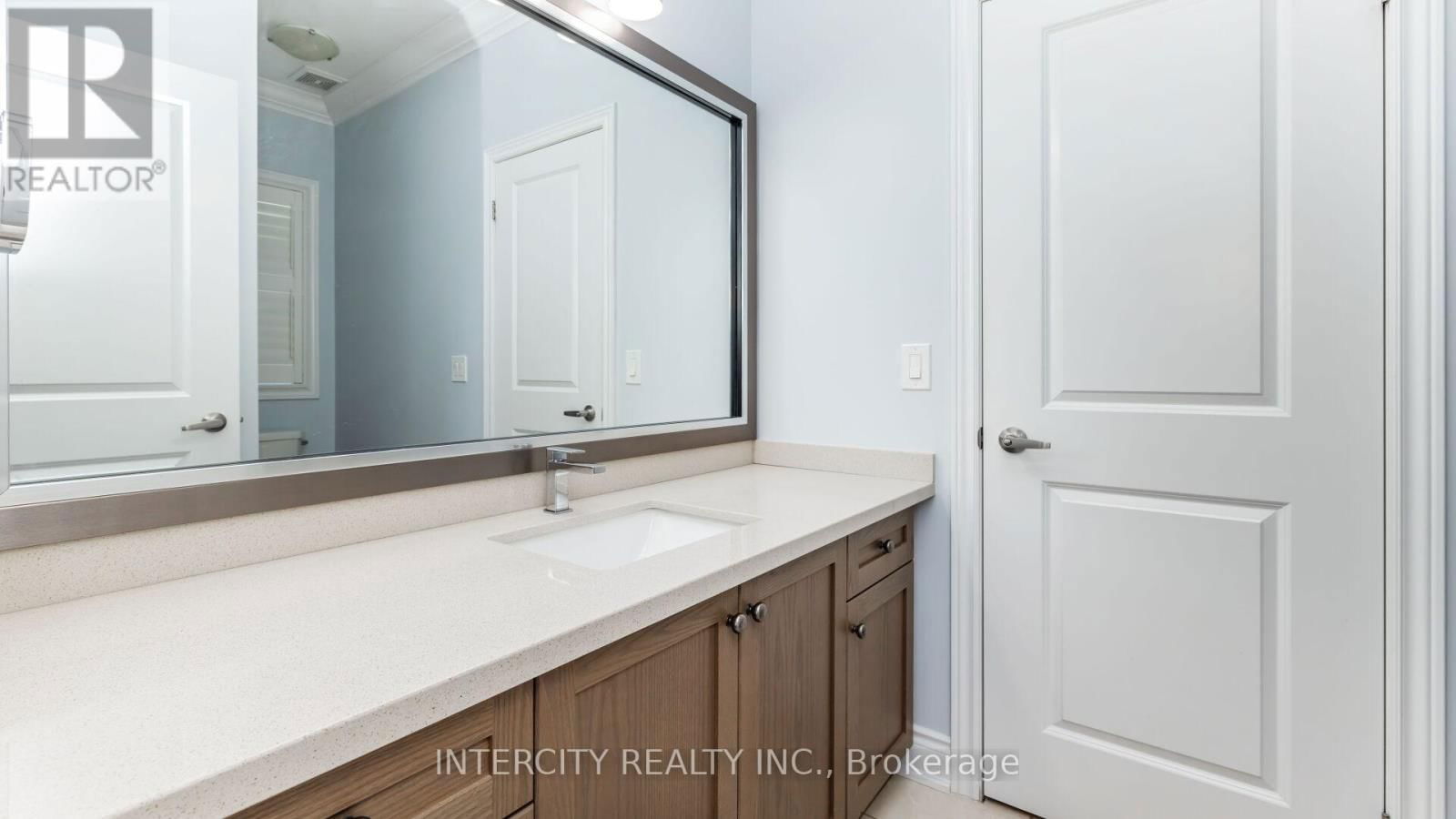 58 BANSBURY CIRCLE Image 36