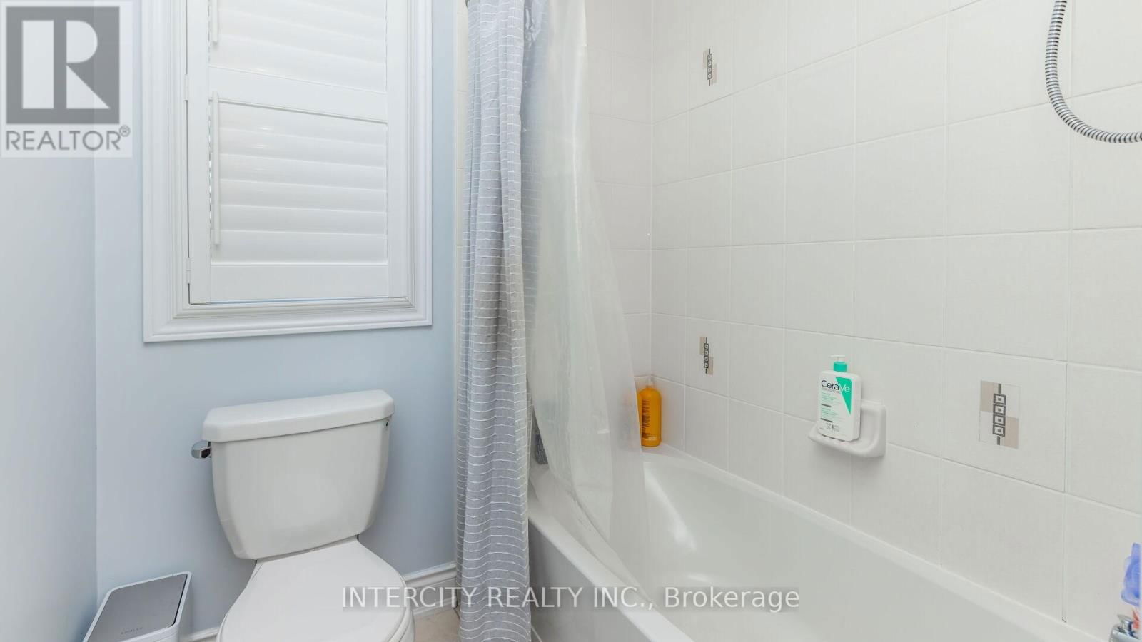 58 BANSBURY CIRCLE Image 37