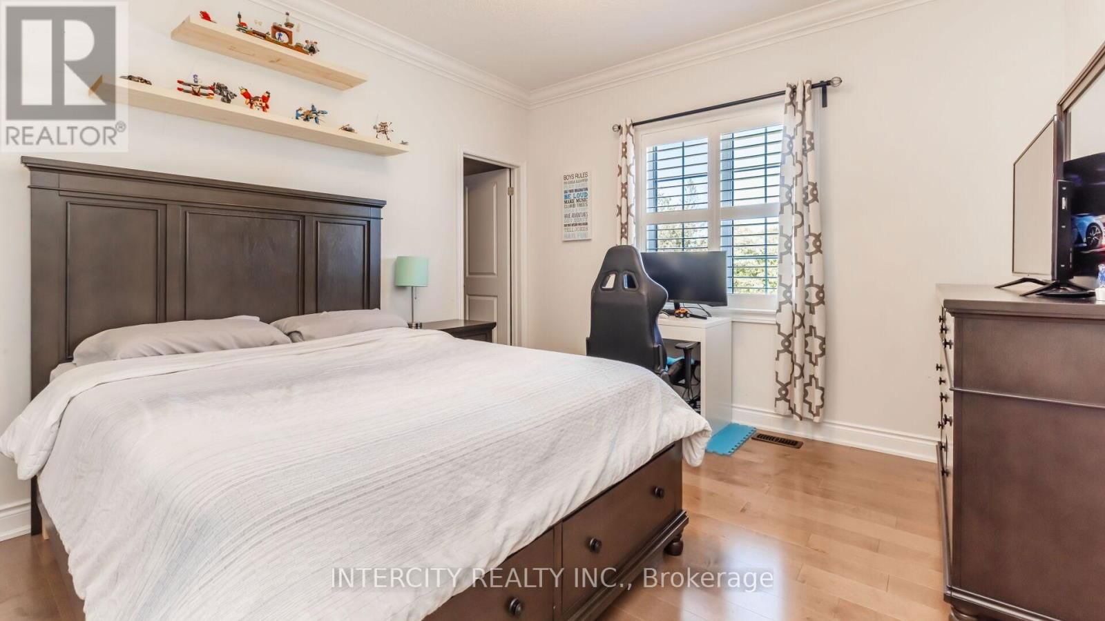 58 BANSBURY CIRCLE Image 38