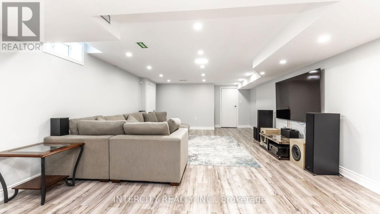 58 BANSBURY CIRCLE Image 41