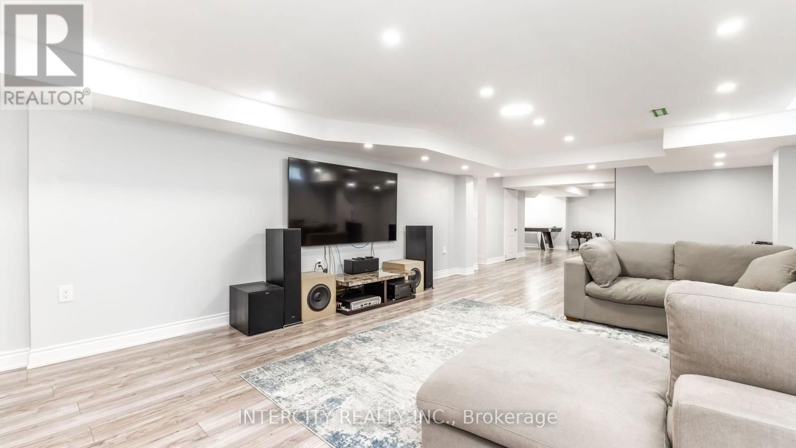 58 BANSBURY CIRCLE Image 42