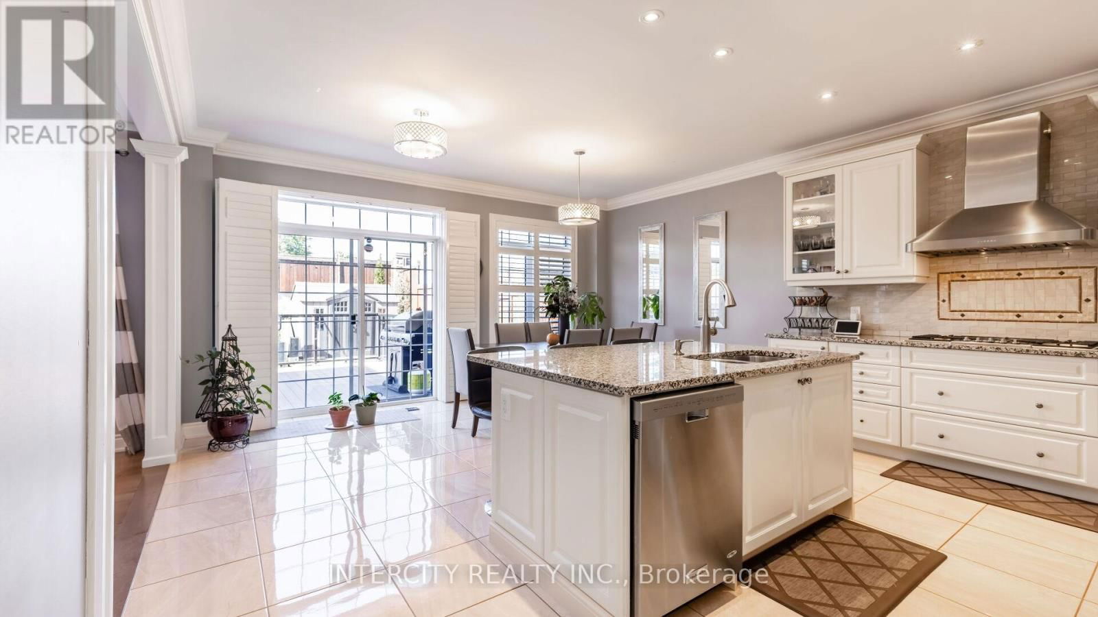 58 BANSBURY CIRCLE Image 7