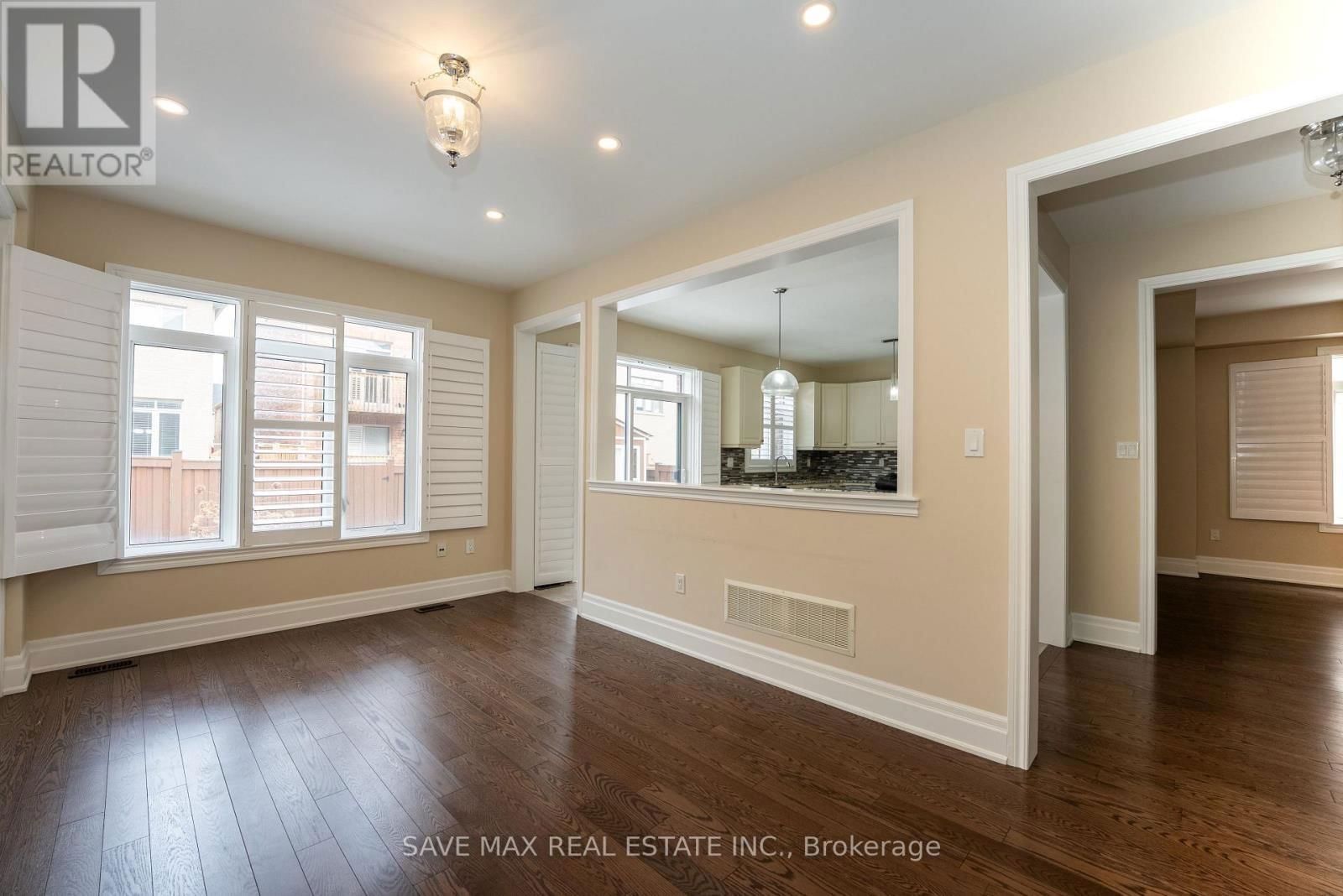 36 ROULETTE CRESCENT Image 10