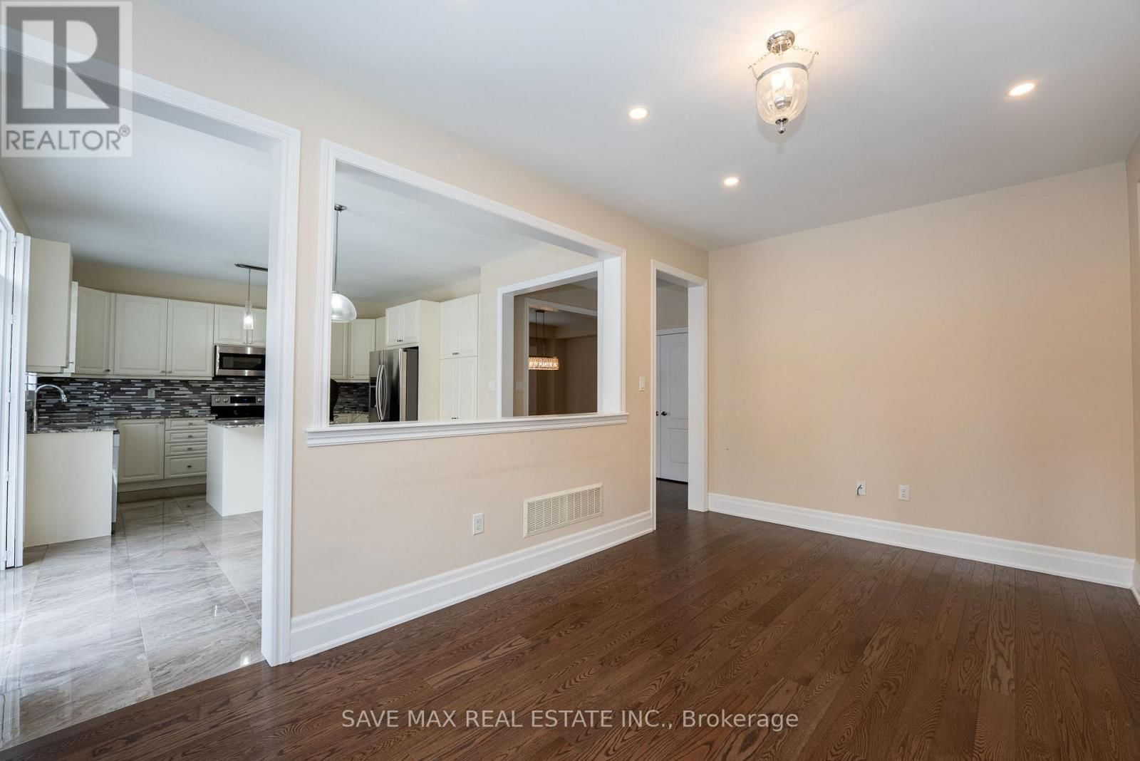 36 ROULETTE CRESCENT Image 12