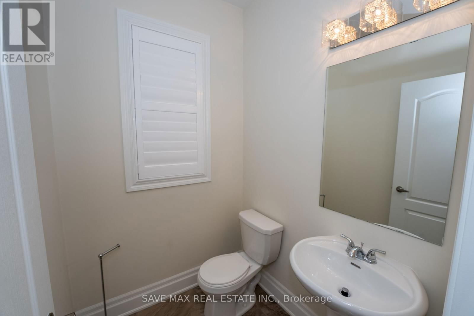 36 ROULETTE CRESCENT Image 16
