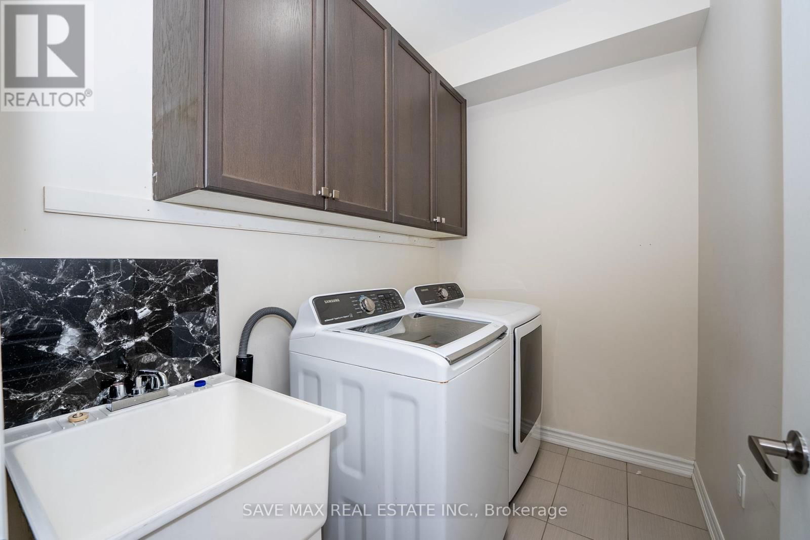 36 ROULETTE CRESCENT Image 17