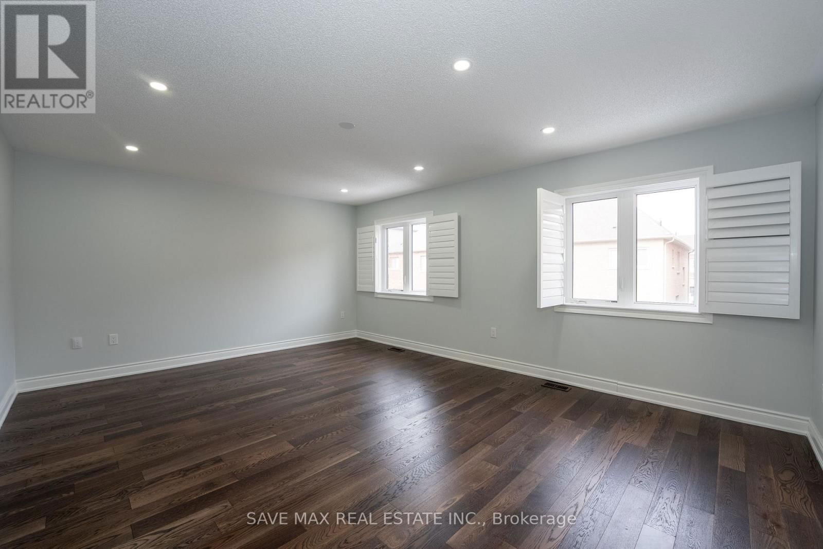 36 ROULETTE CRESCENT Image 21