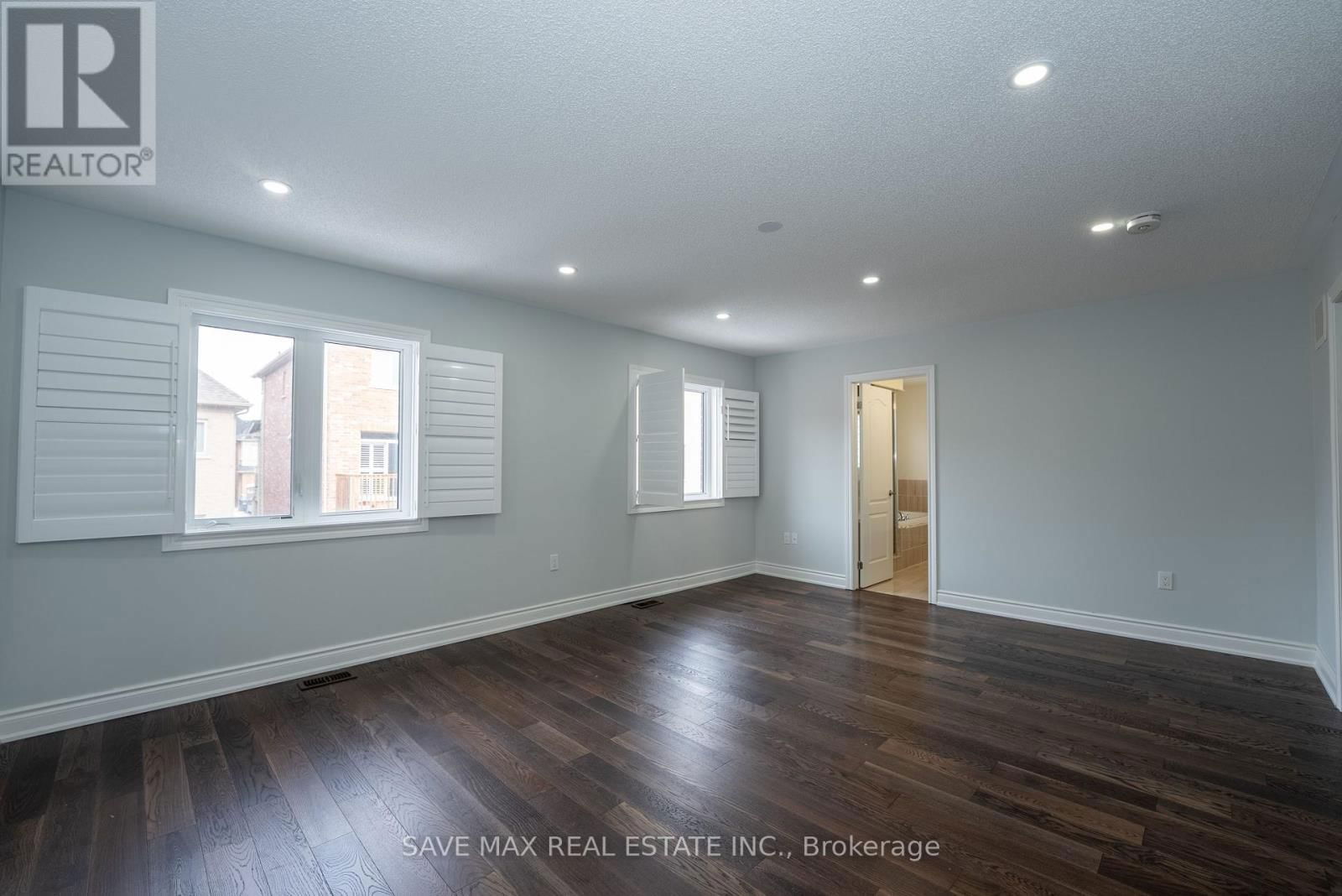 36 ROULETTE CRESCENT Image 22