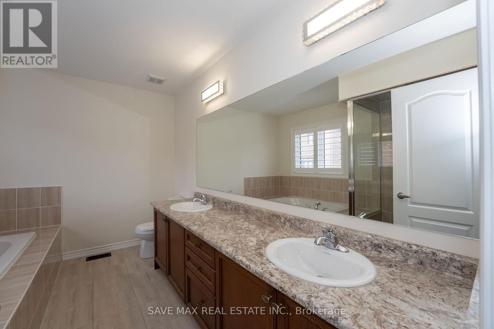 36 ROULETTE CRESCENT Image 23