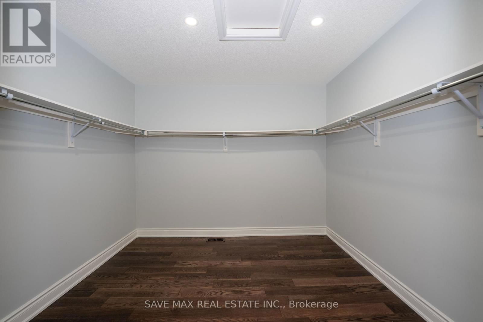 36 ROULETTE CRESCENT Image 25