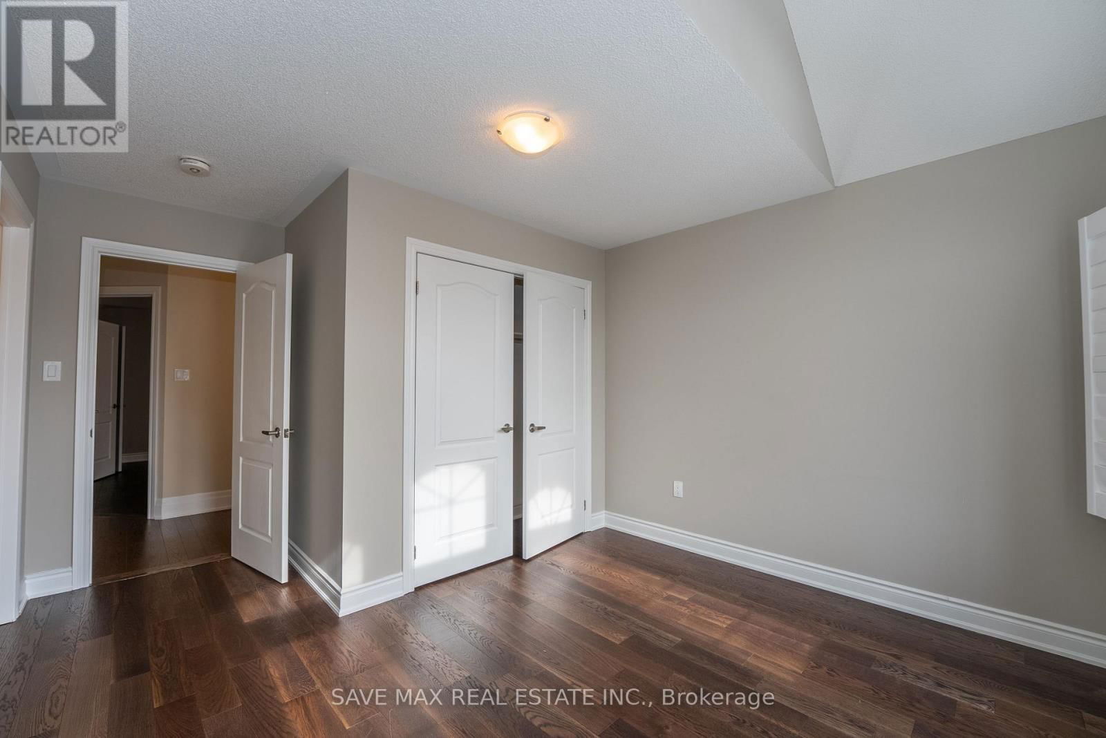 36 ROULETTE CRESCENT Image 32