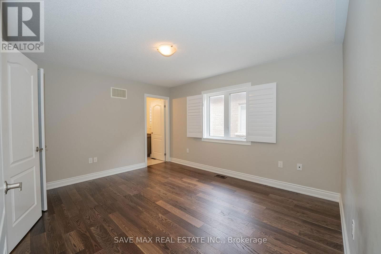 36 ROULETTE CRESCENT Image 34