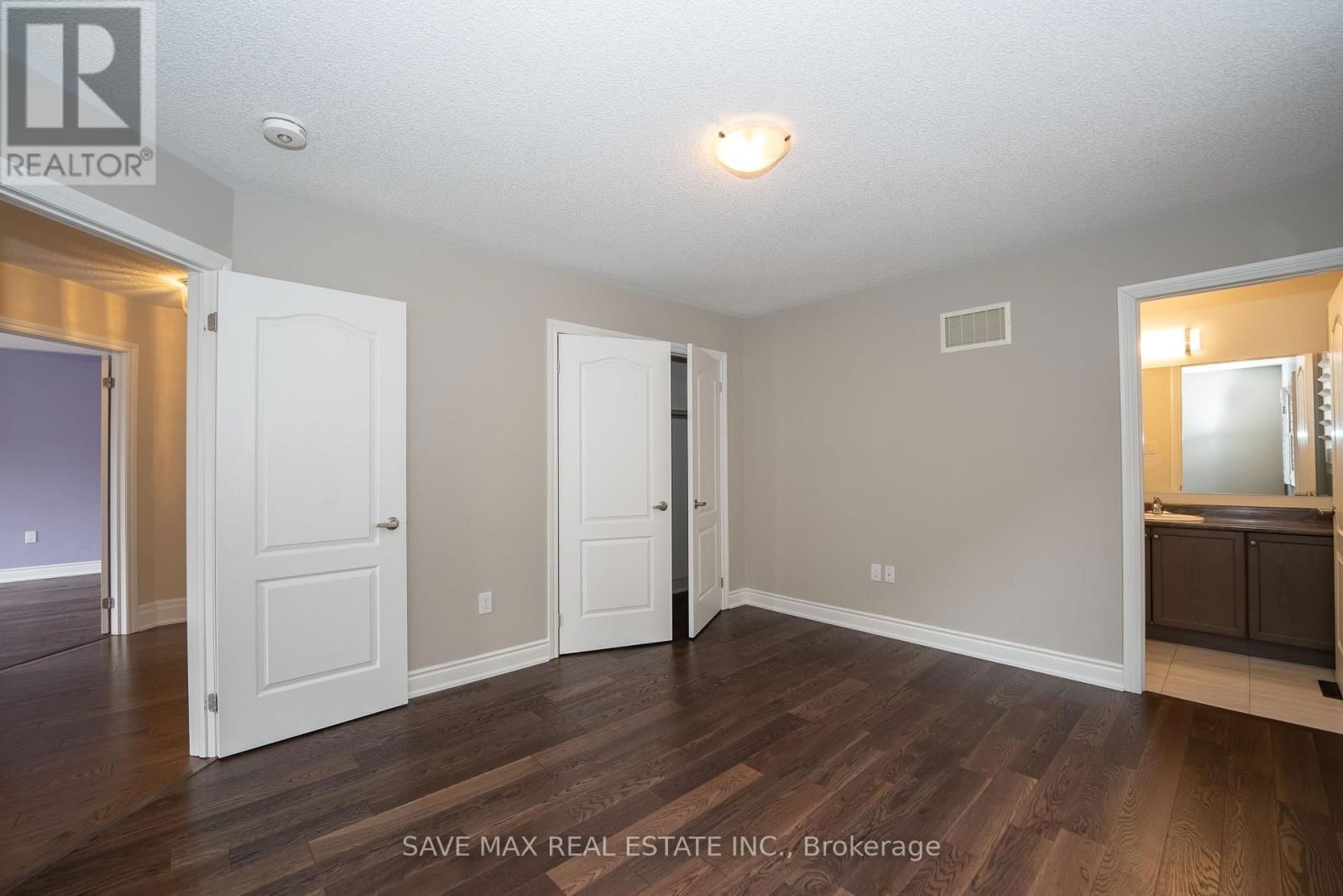 36 ROULETTE CRESCENT Image 35
