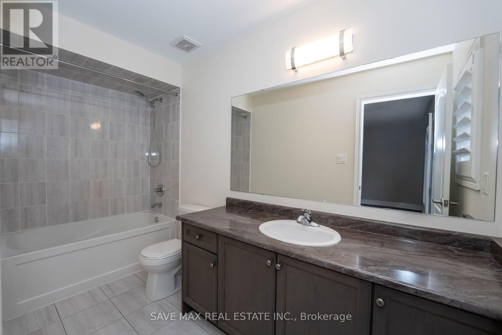 36 ROULETTE CRESCENT Image 36