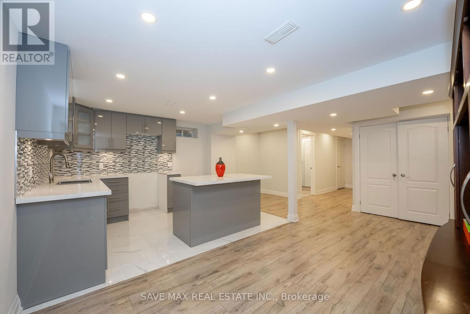 36 ROULETTE CRESCENT Image 38