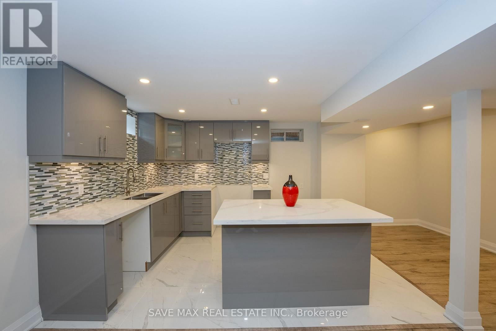 36 ROULETTE CRESCENT Image 39