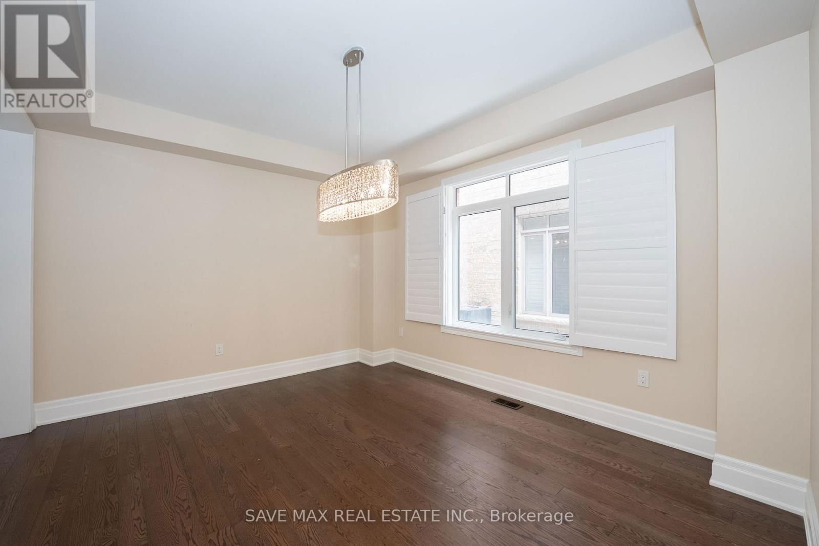 36 ROULETTE CRESCENT Image 7