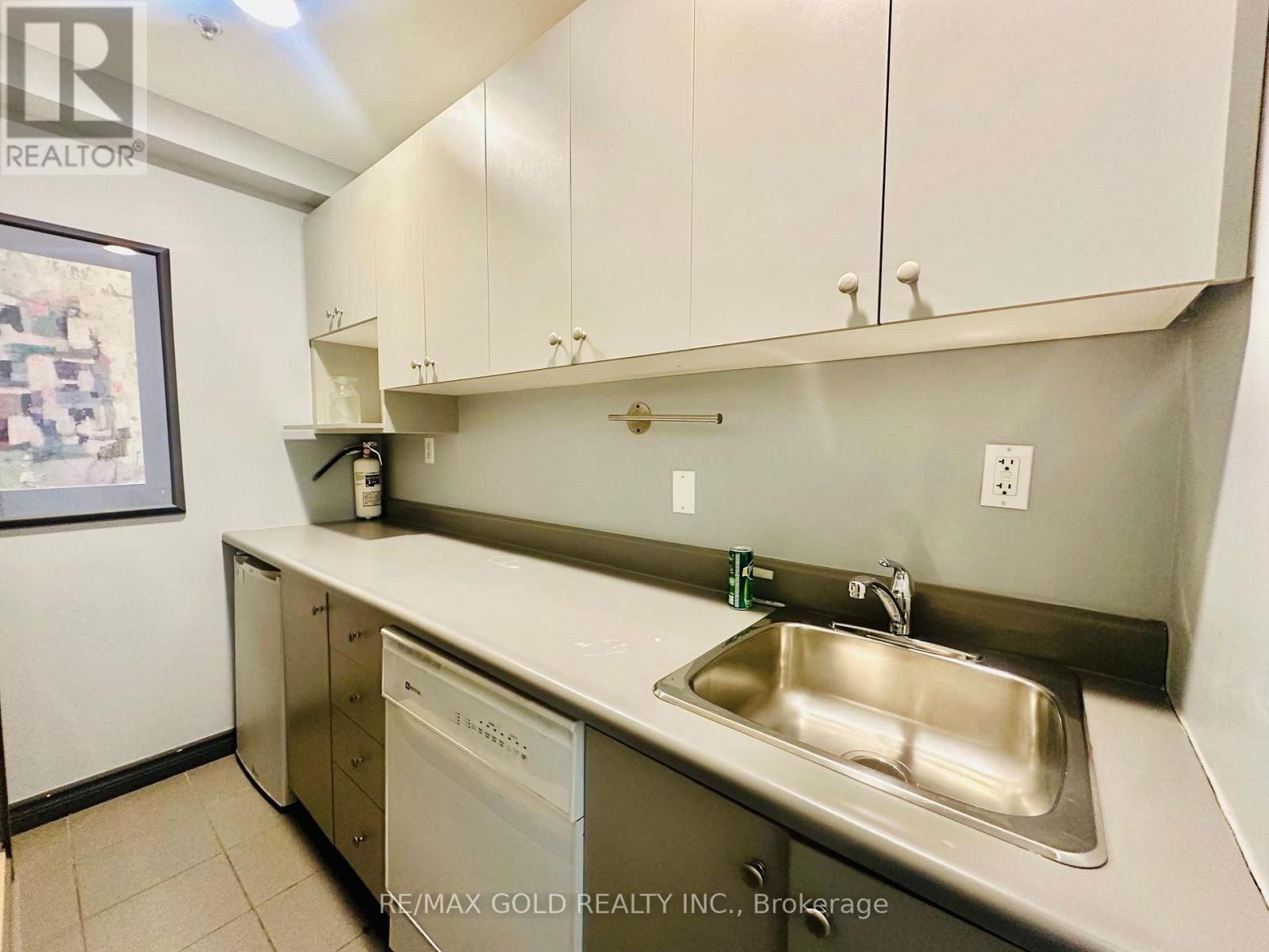 5 - 351 PARKHURST Image 15