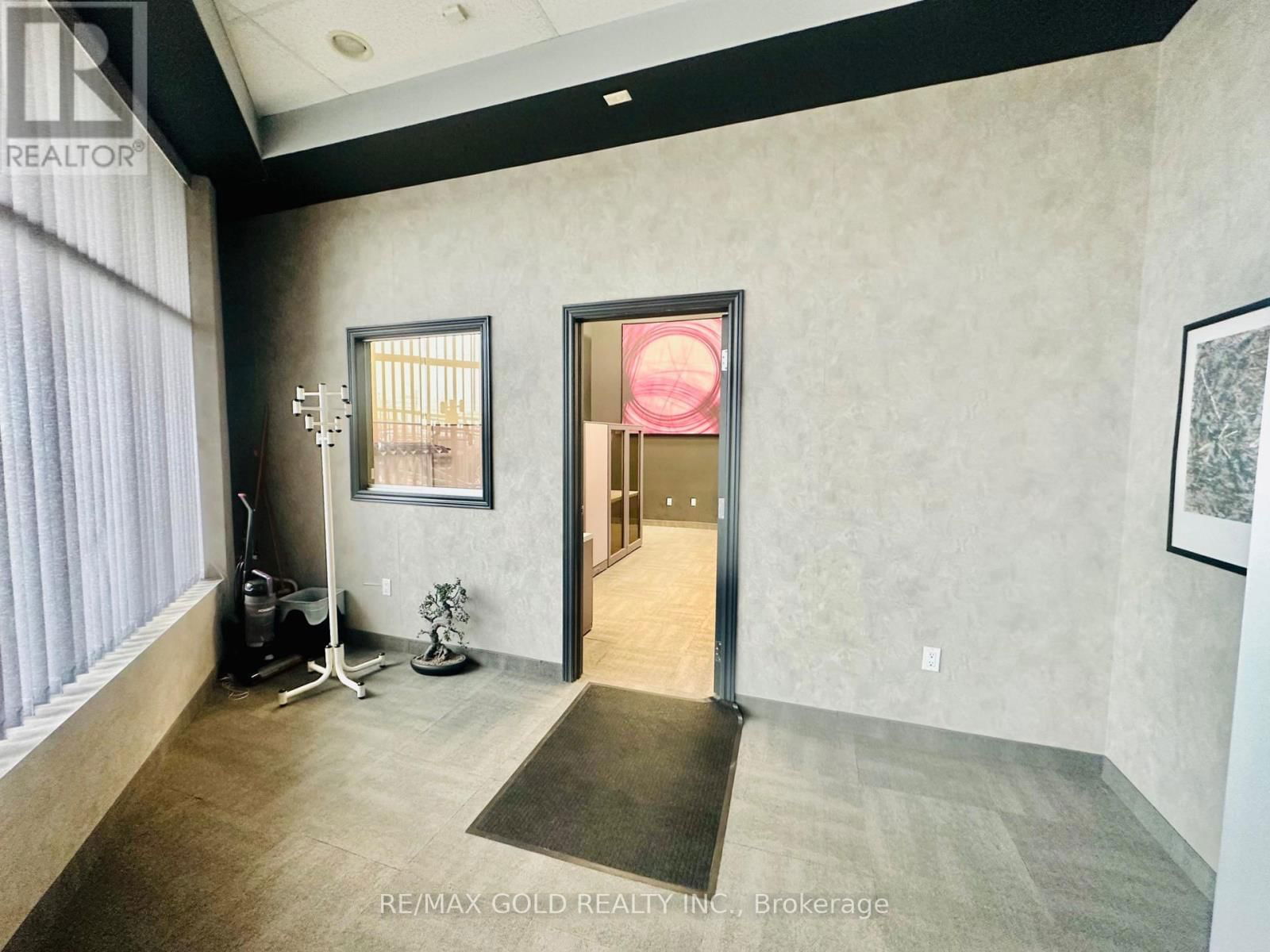 5 - 351 PARKHURST Image 3