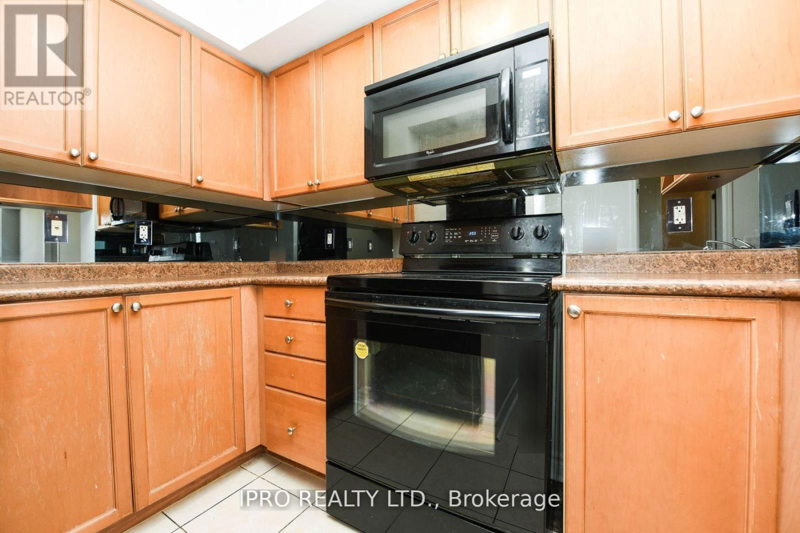 1006 - 4090 LIVING ARTS DRIVE Image 16