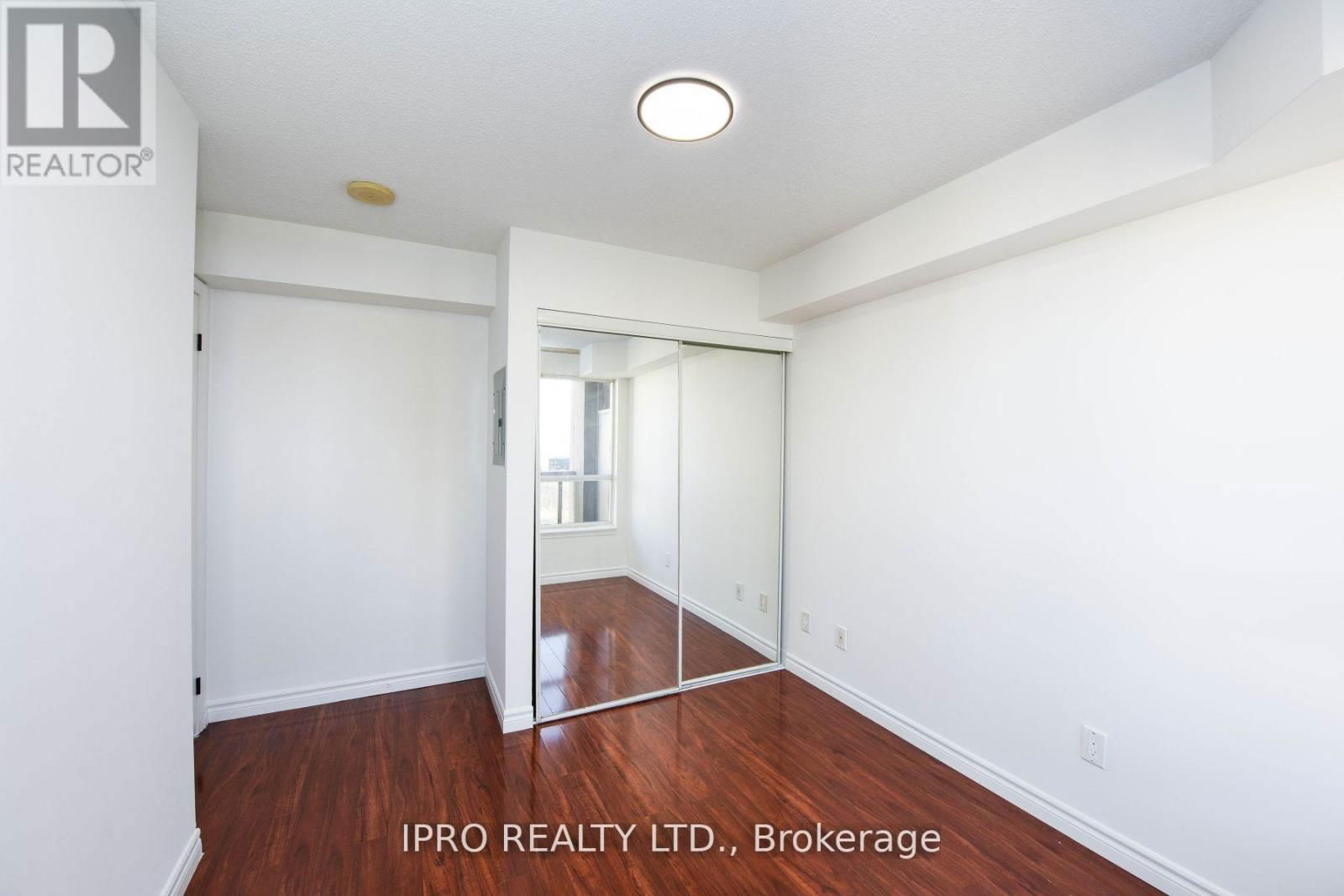 1006 - 4090 LIVING ARTS DRIVE Image 29