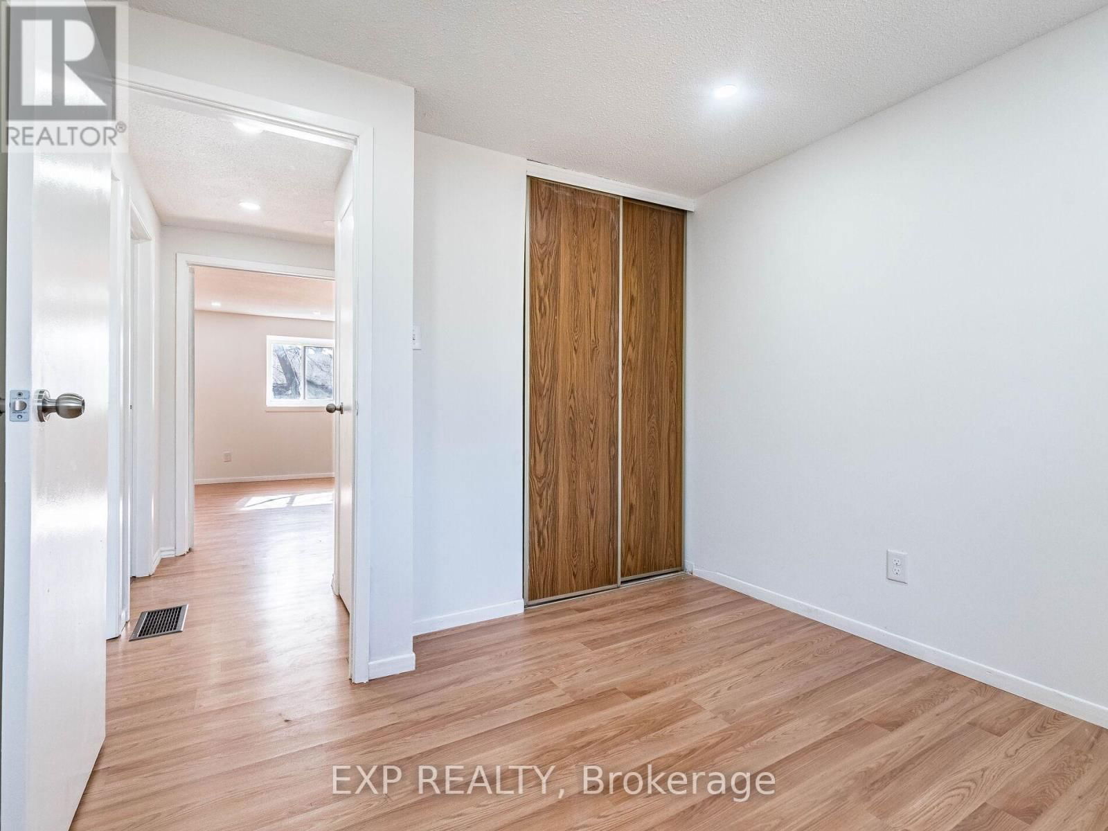 122 - 45 HANSEN ROAD NORTH Image 31
