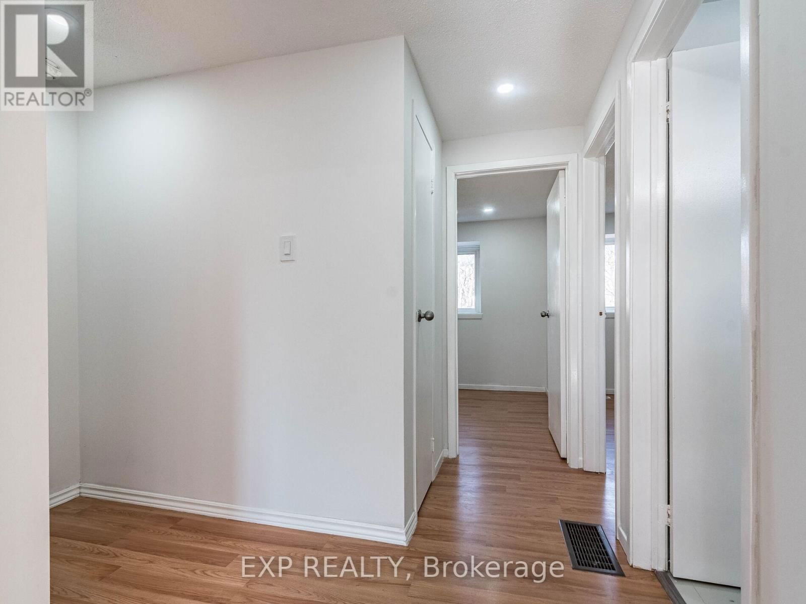 122 - 45 HANSEN ROAD NORTH Image 34