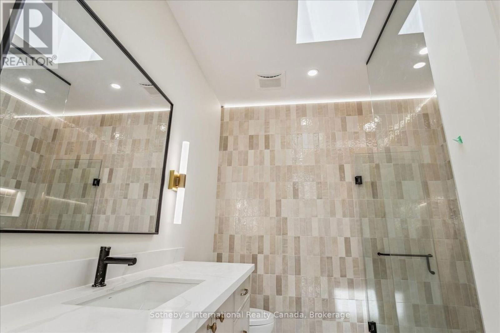 152 CHISHOLM STREET Image 21