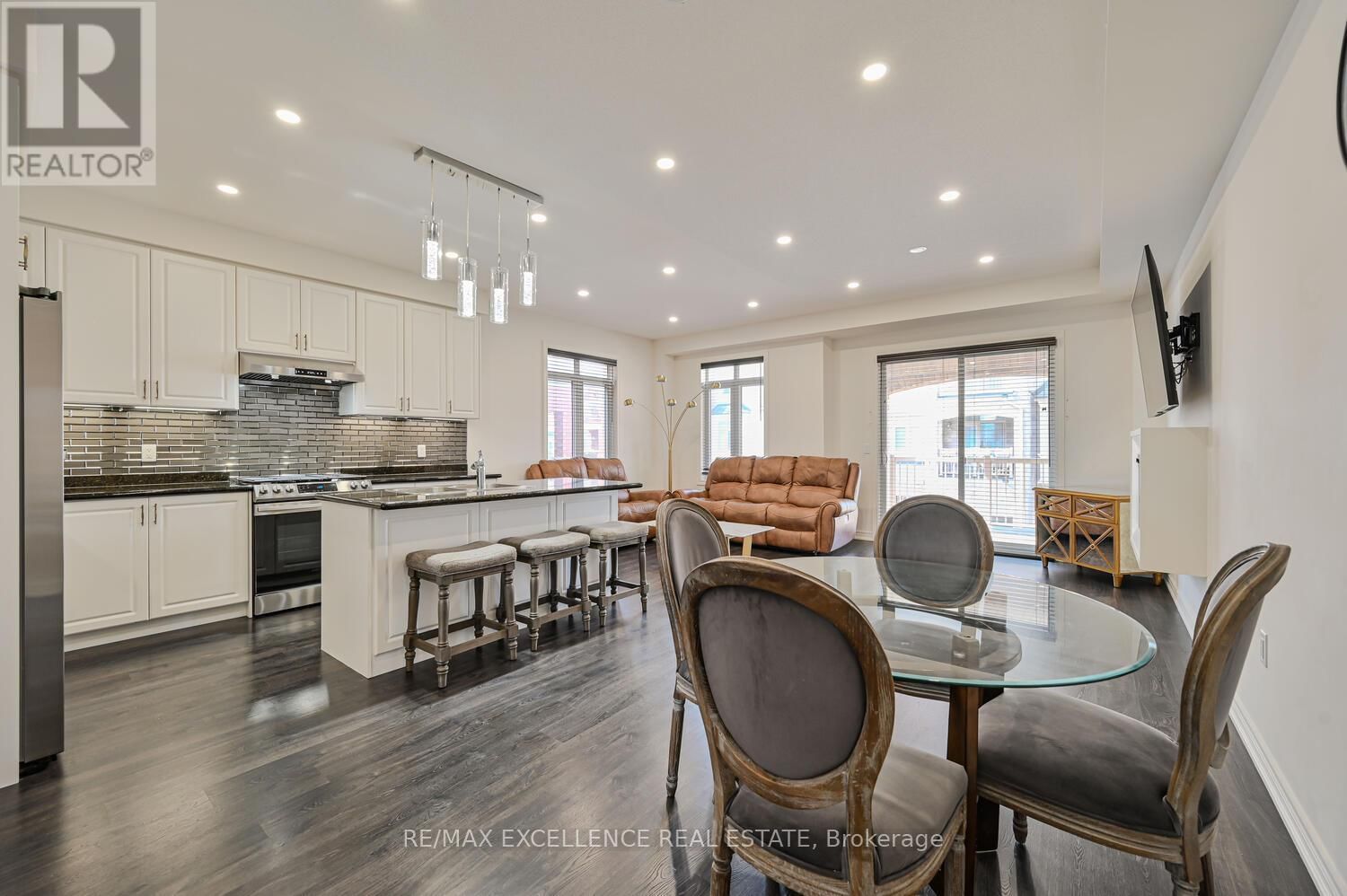469 DUNDAS STREET EAST Image 3