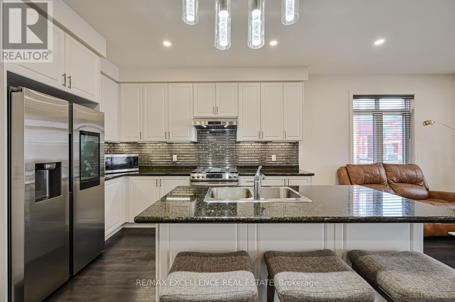 469 DUNDAS STREET EAST Image 4