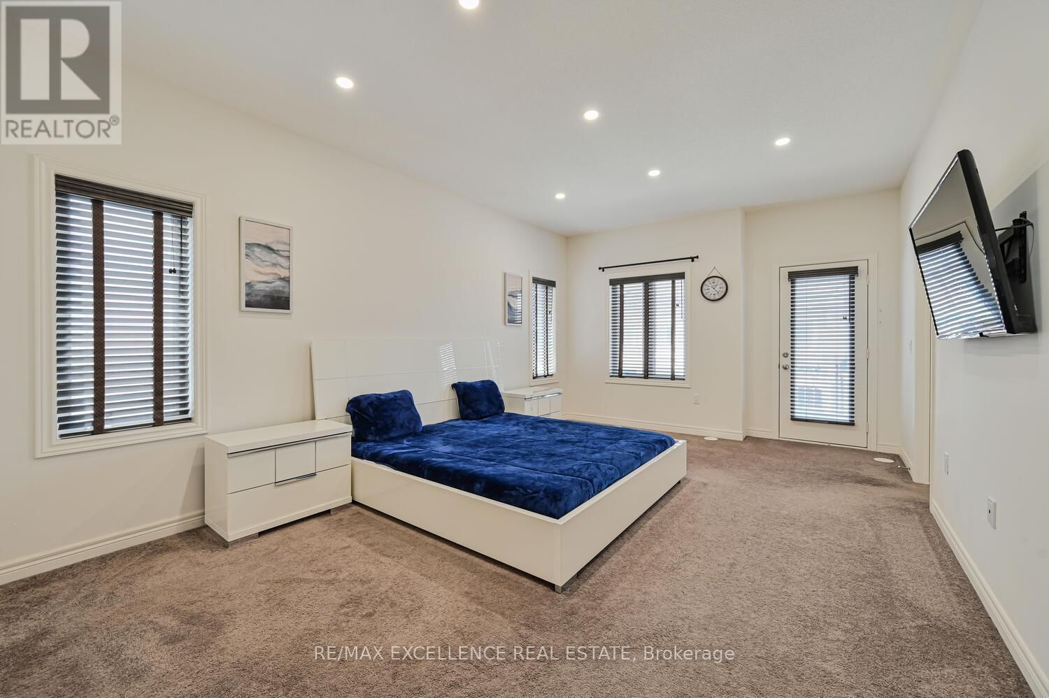 469 DUNDAS STREET EAST Image 8