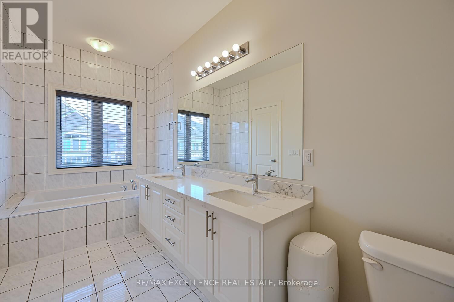 469 DUNDAS STREET EAST Image 9