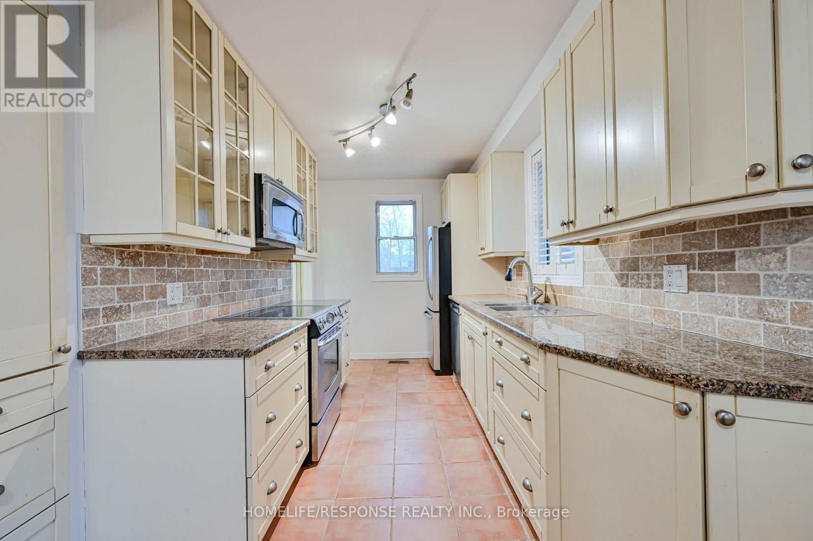 94 YORKVIEW DRIVE Image 11