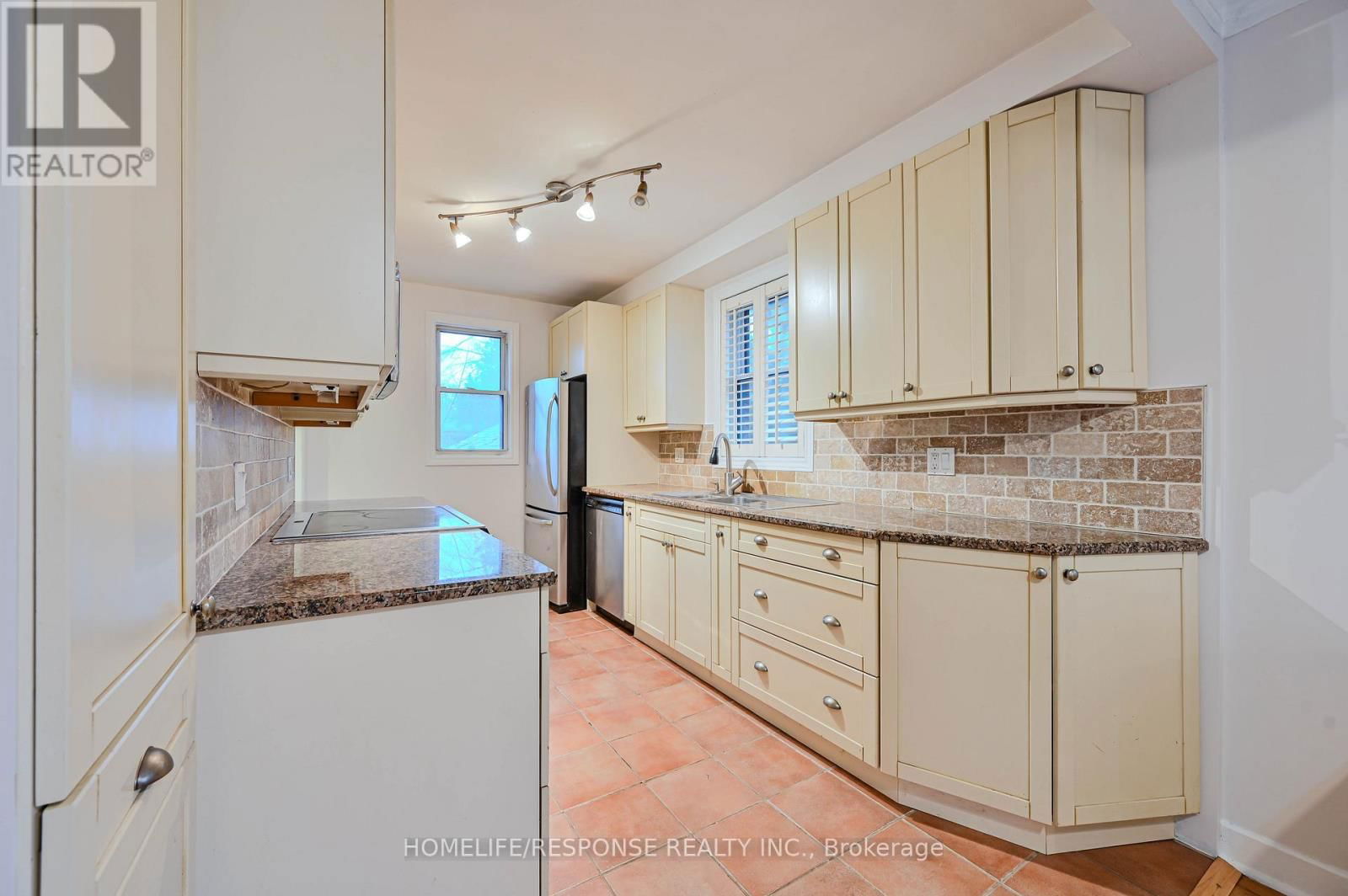 94 YORKVIEW DRIVE Image 12