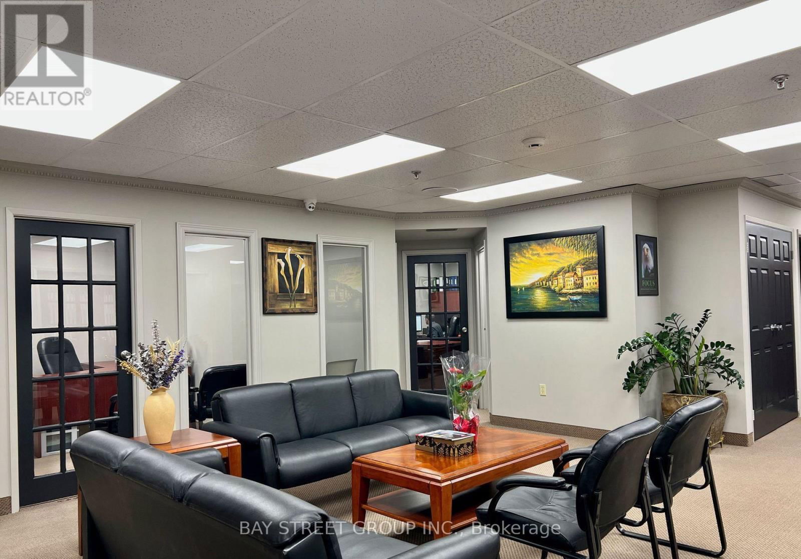 202 - 120 TRADERS BLVD BOULEVARD EAST Image 5