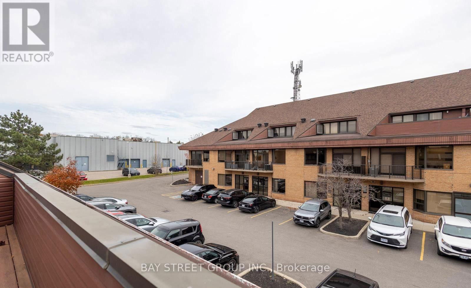 202 - 120 TRADERS BLVD BOULEVARD EAST Image 9