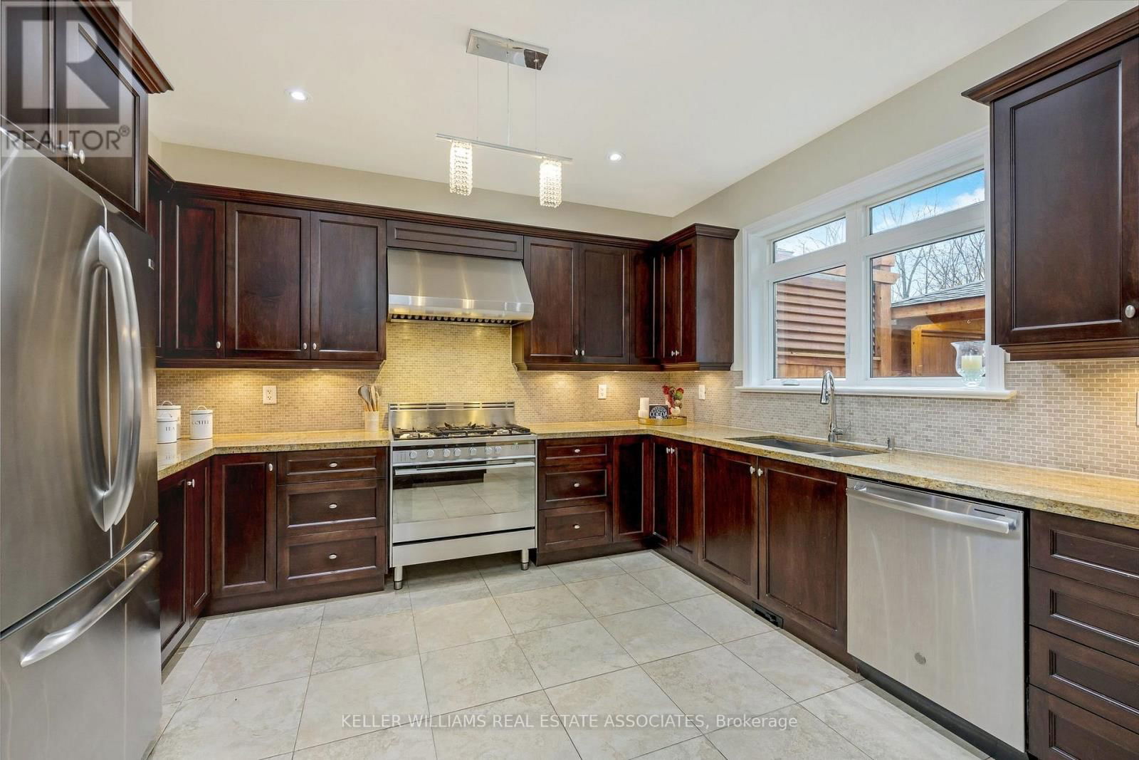 298 EATON STREET Image 11
