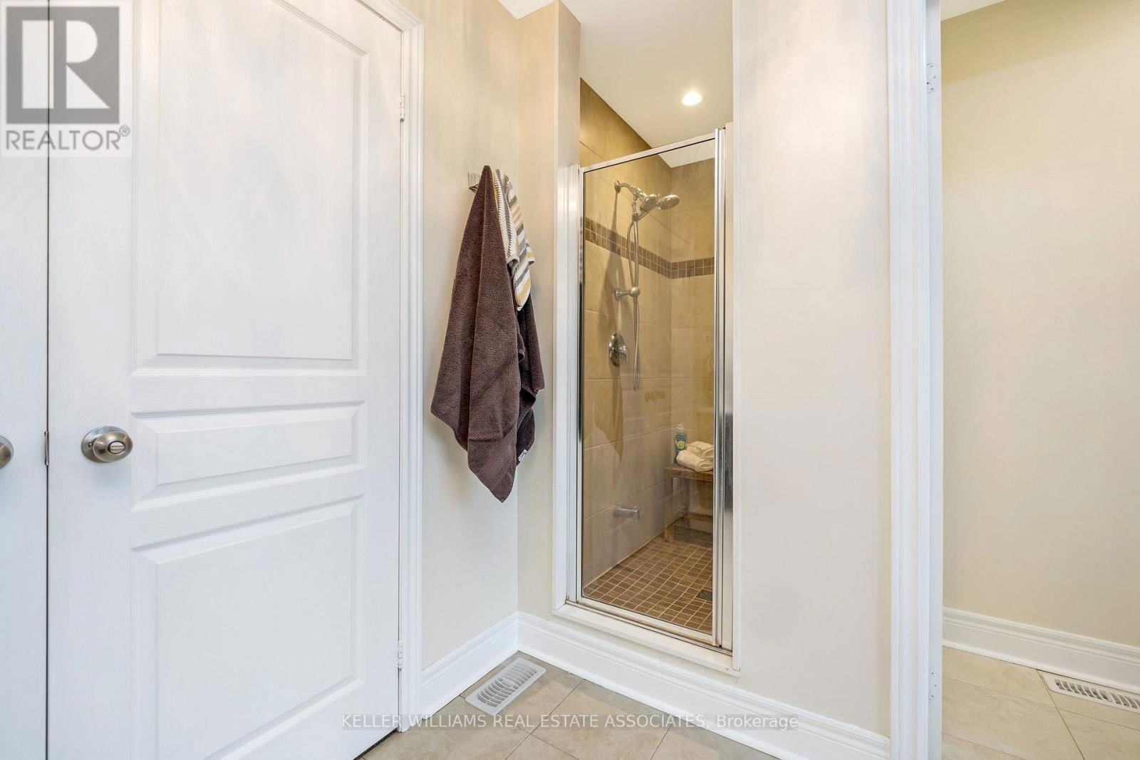 298 EATON STREET Image 25