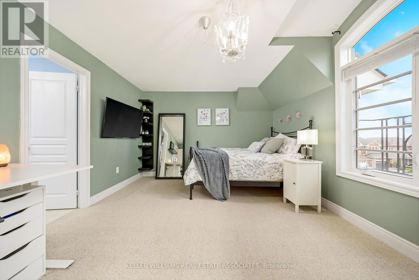 298 EATON STREET Image 26