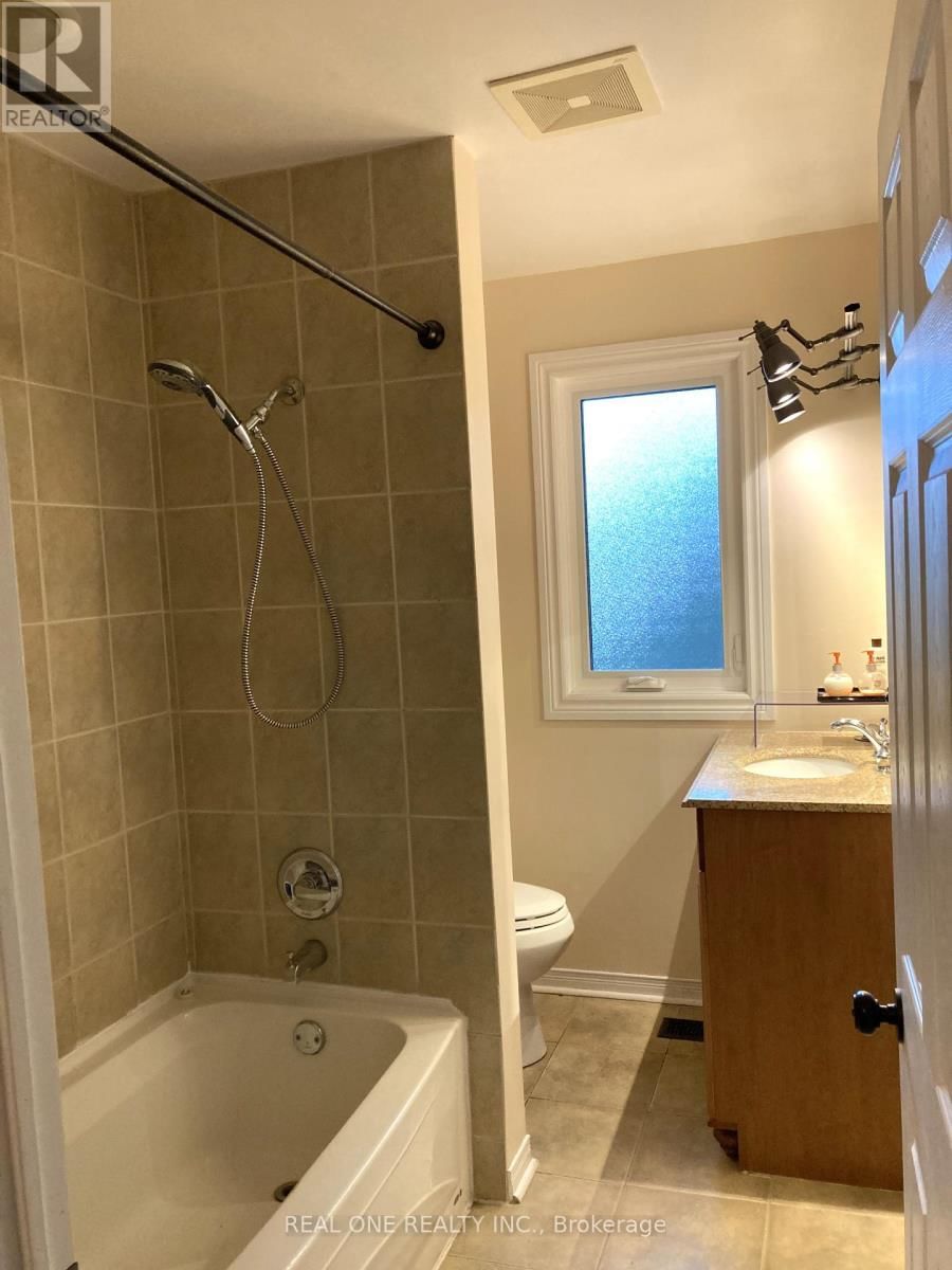 12 LYNDFIELD CRESCENT Image 12