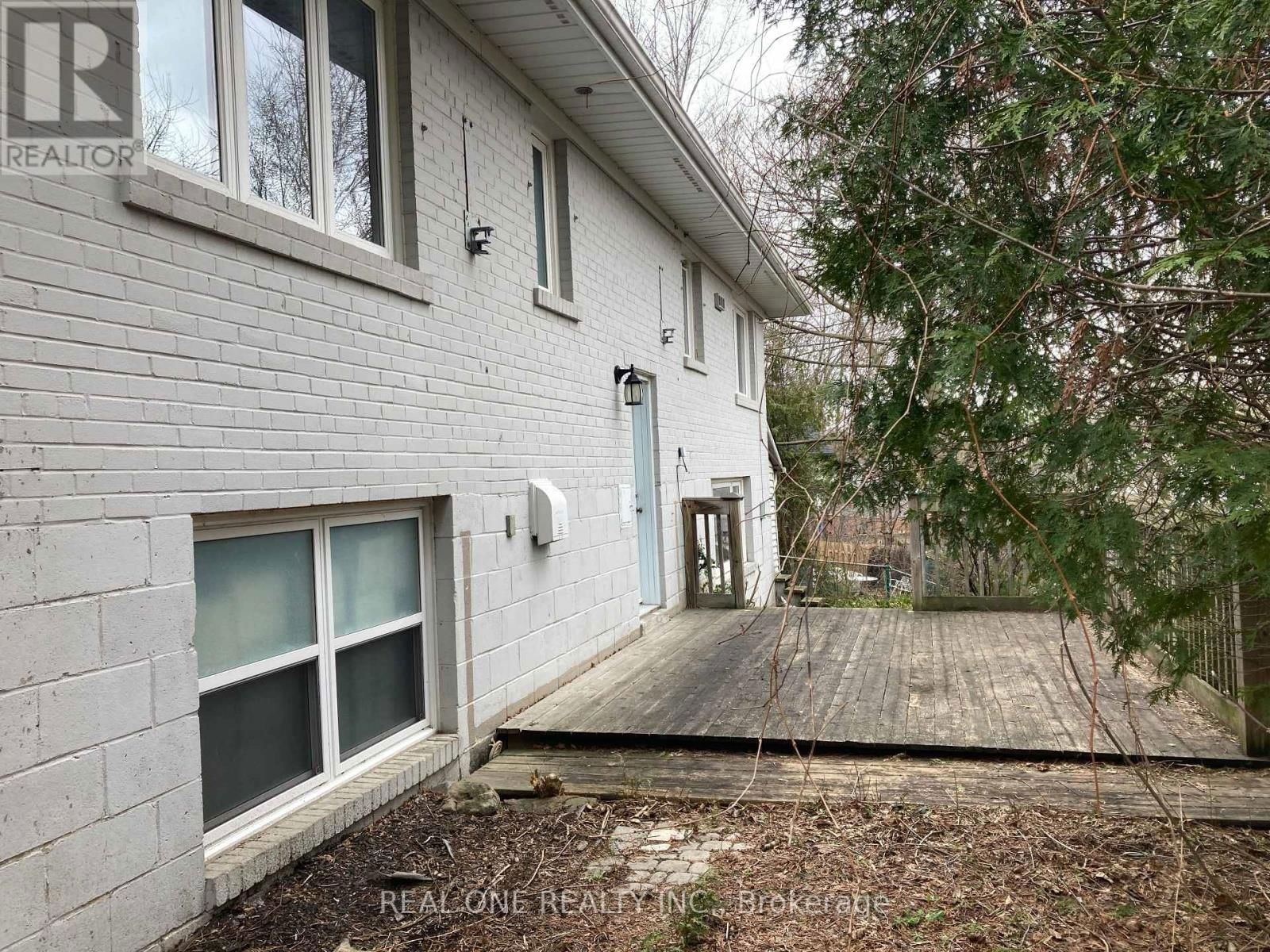 12 LYNDFIELD CRESCENT Image 19