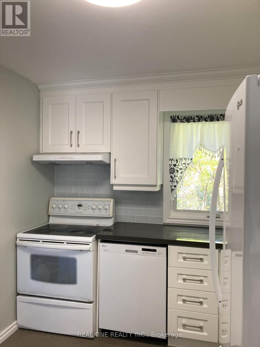 12 LYNDFIELD CRESCENT Image 6