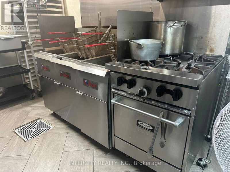 Image #1 of Restaurant for Sale at Hurontario, Mississauga , Ontario
