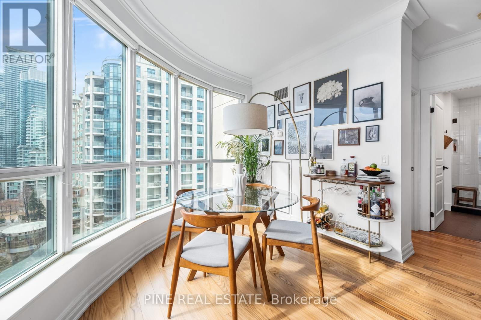 1112 - 2083 LAKESHORE BOULEVARD WEST Image 18