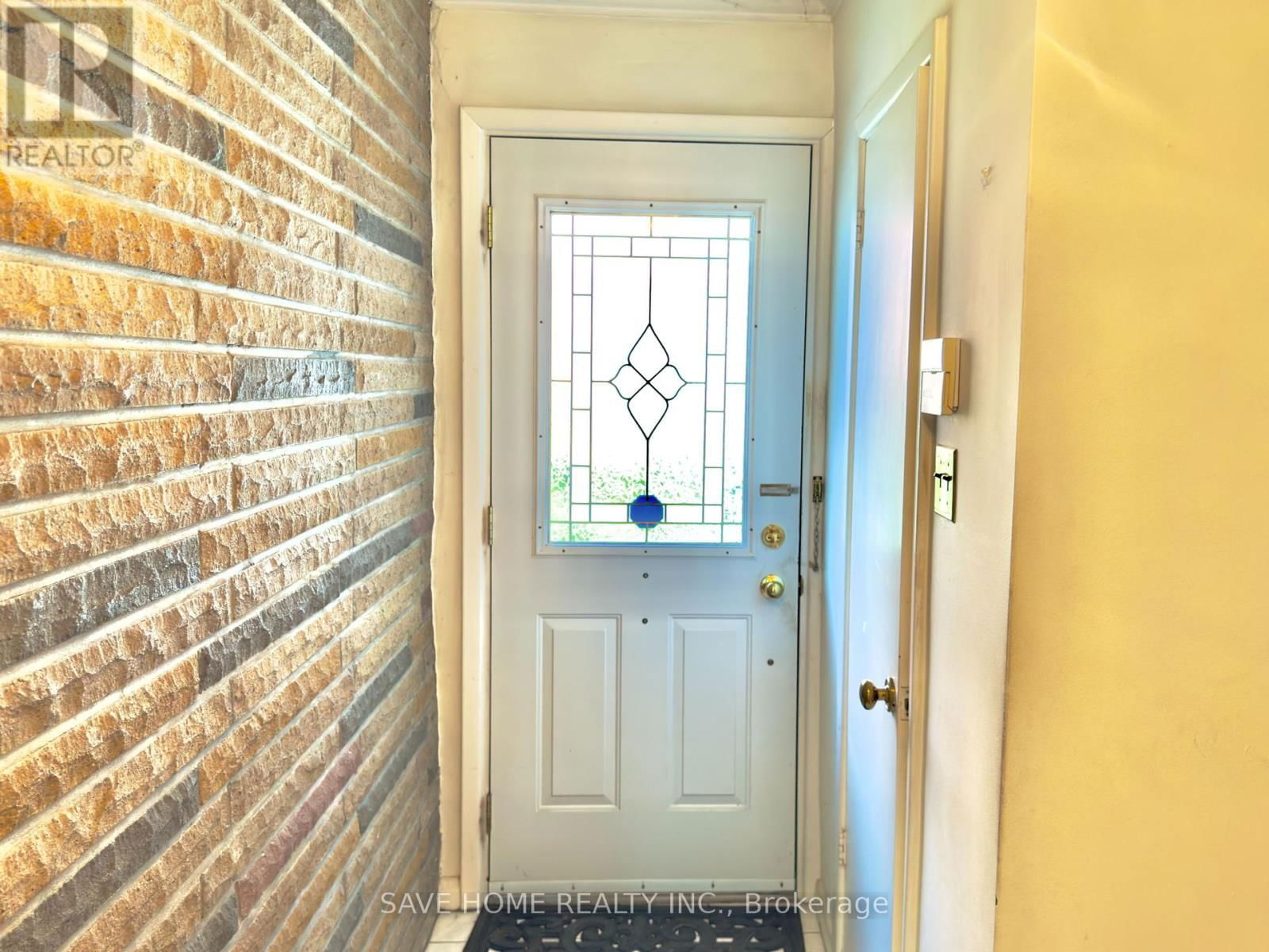 28 ALLONSIUS DRIVE EAST Image 3