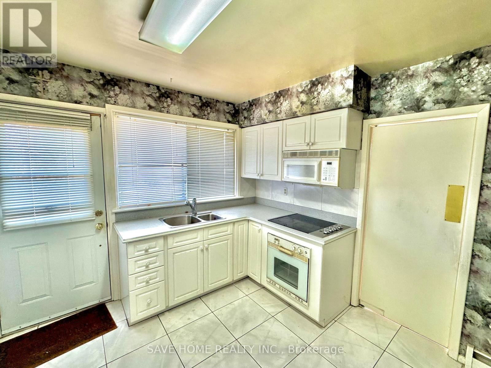 28 ALLONSIUS DRIVE EAST Image 7