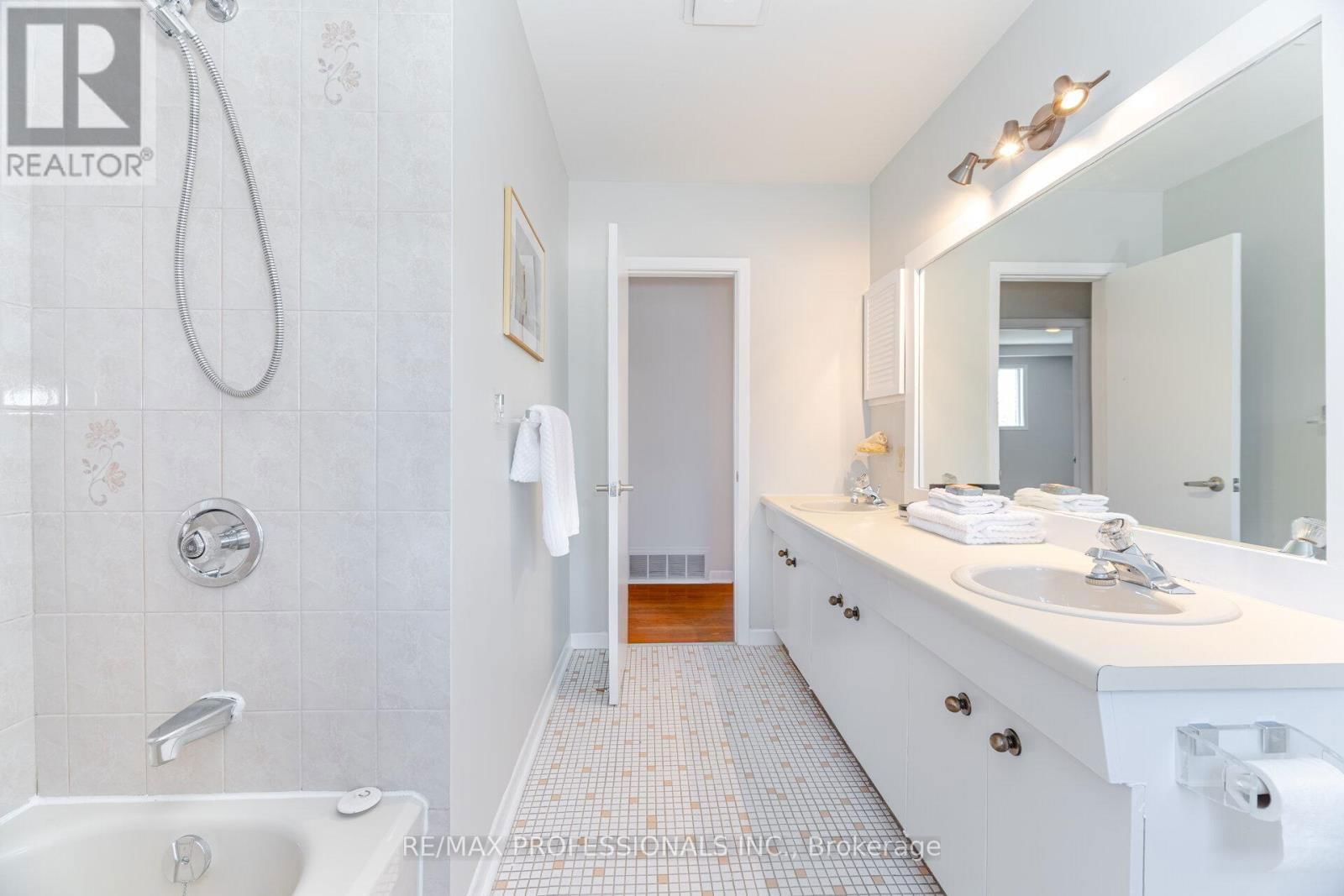 37 THICKET ROAD Image 31