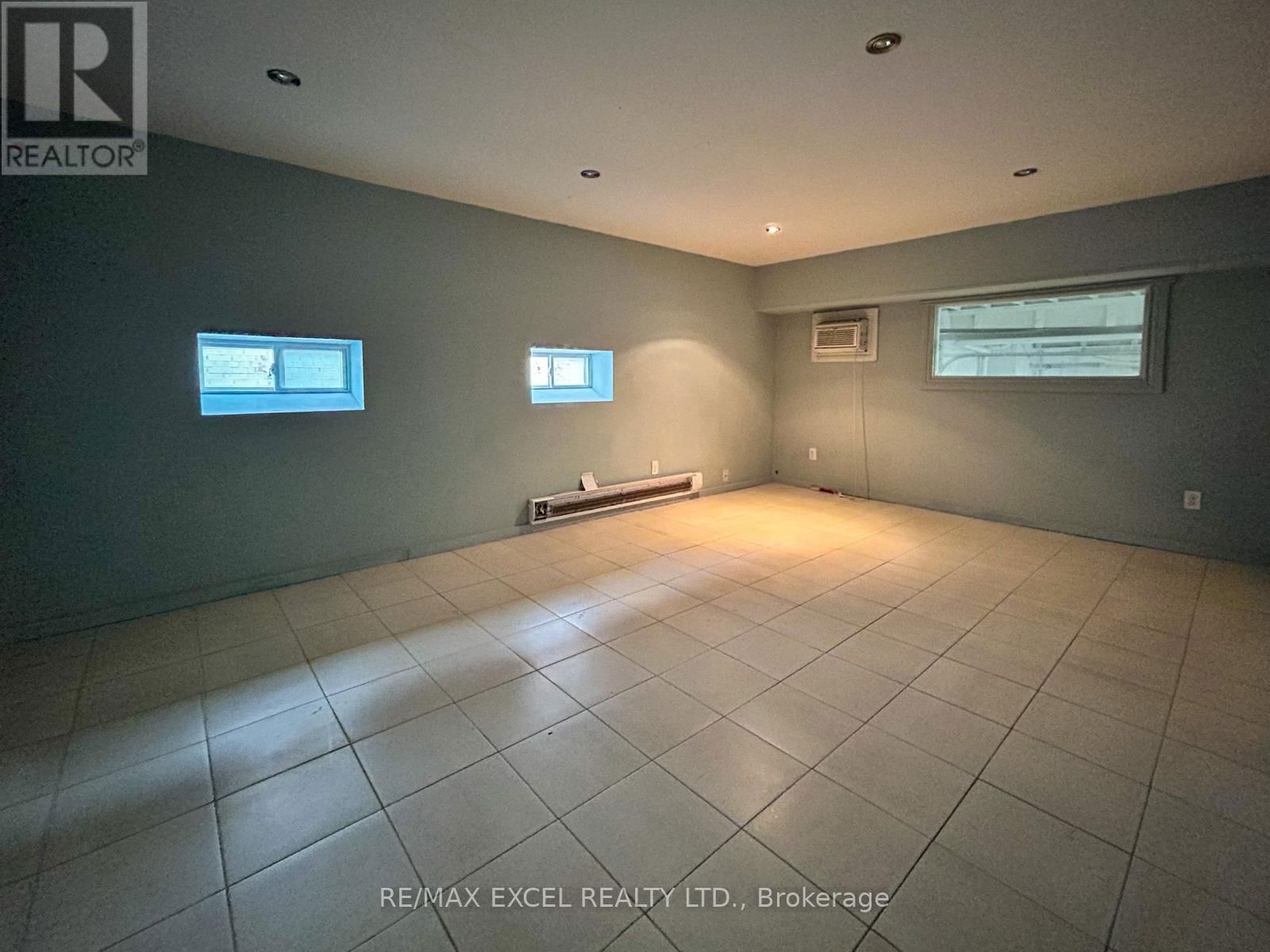 31 MILFORD AVENUE Image 10